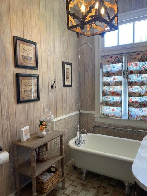 Jenny'S Downtown Hideaway Bed And Breakfast Laurel Exterior photo